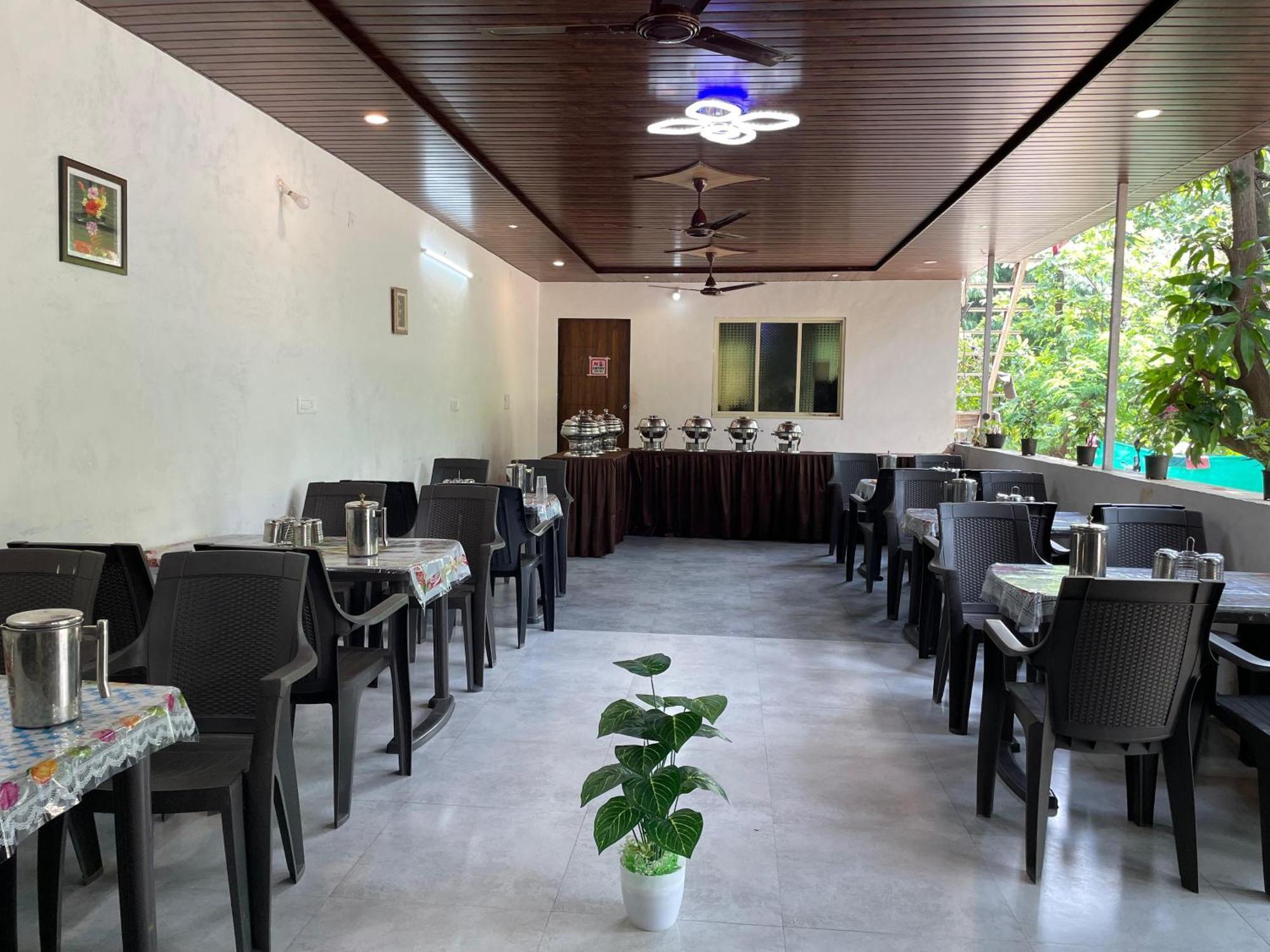 Riverland Farm And Resort Karjat Eksteriør bilde