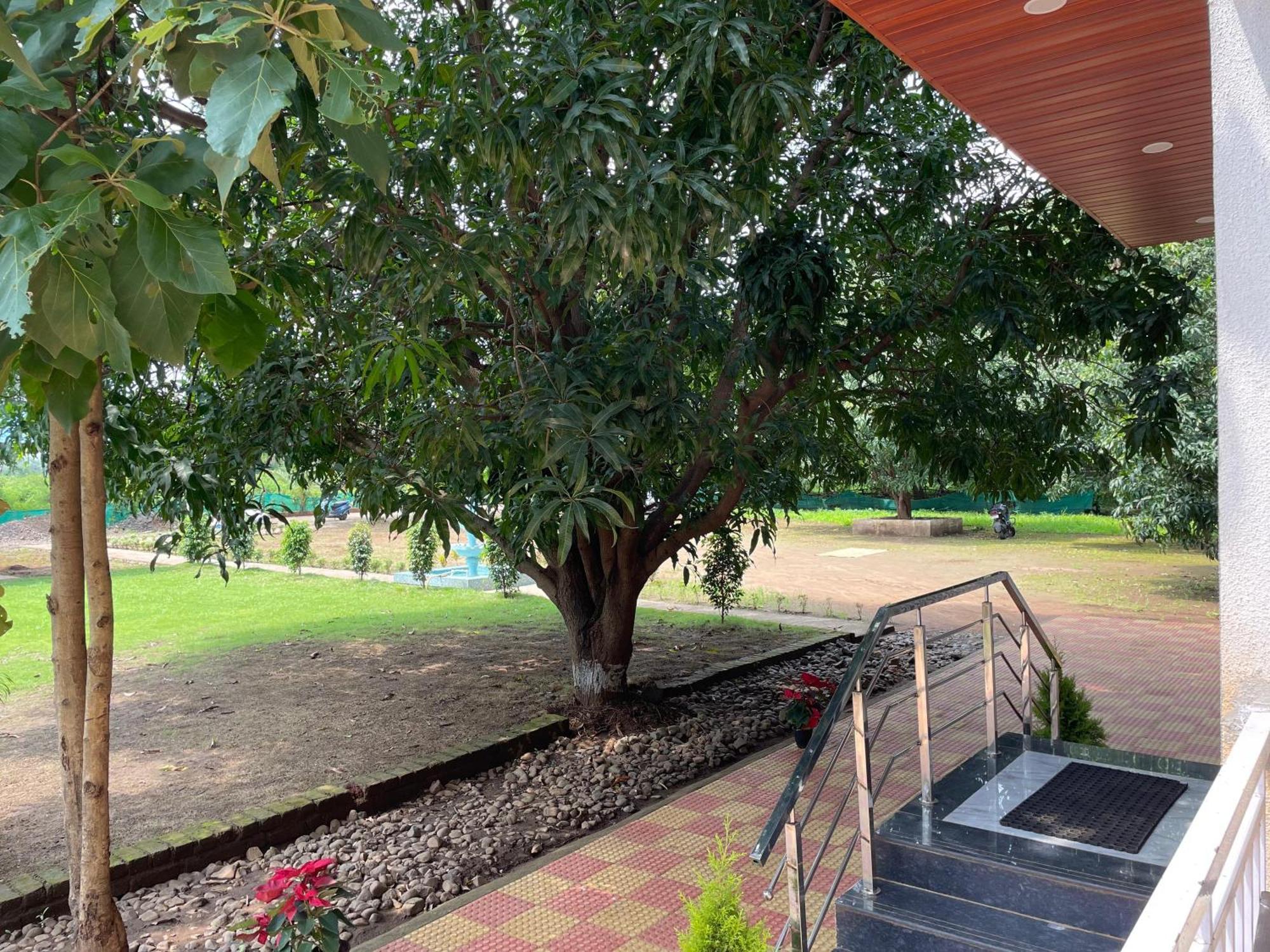 Riverland Farm And Resort Karjat Eksteriør bilde