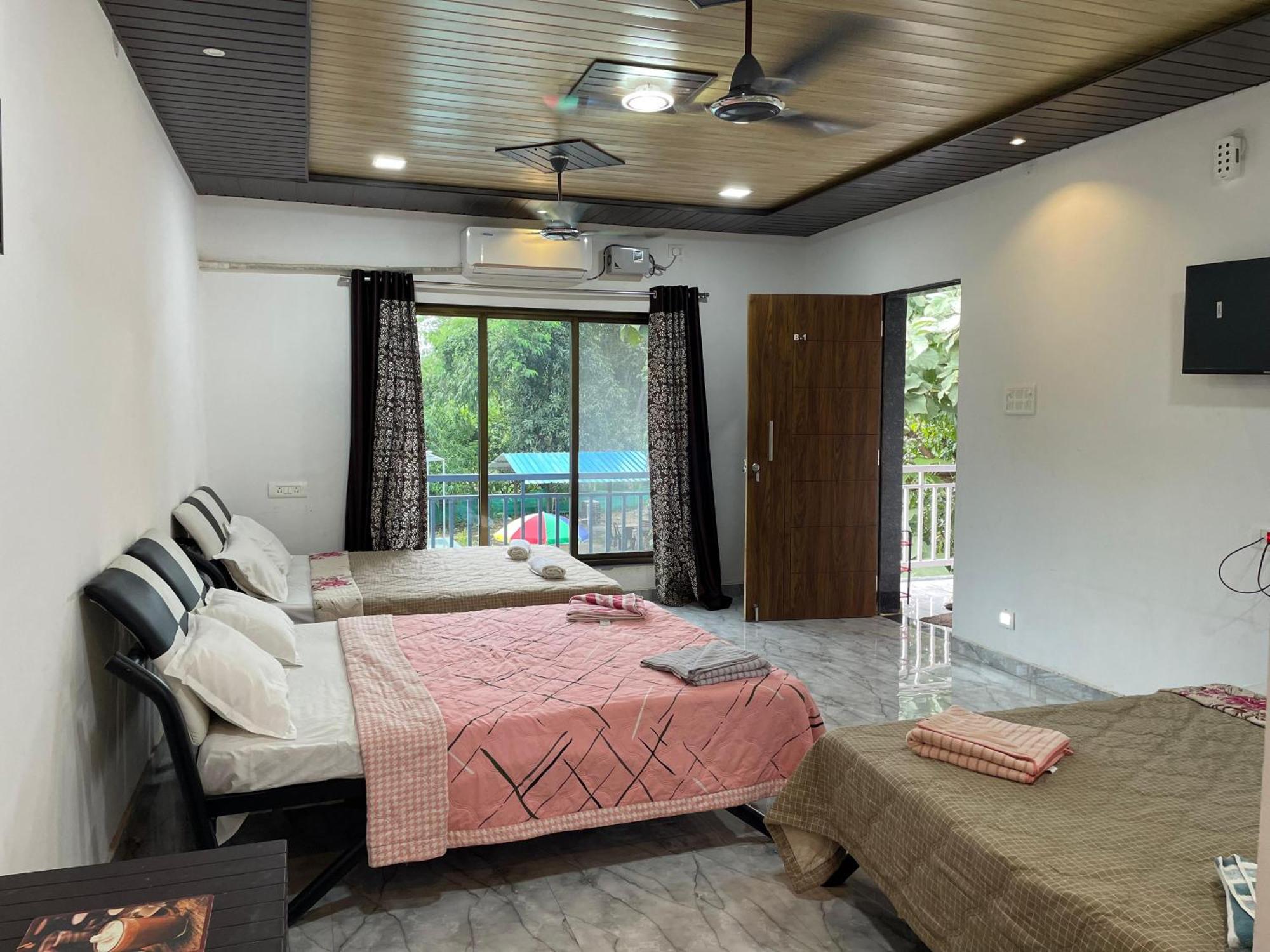 Riverland Farm And Resort Karjat Eksteriør bilde